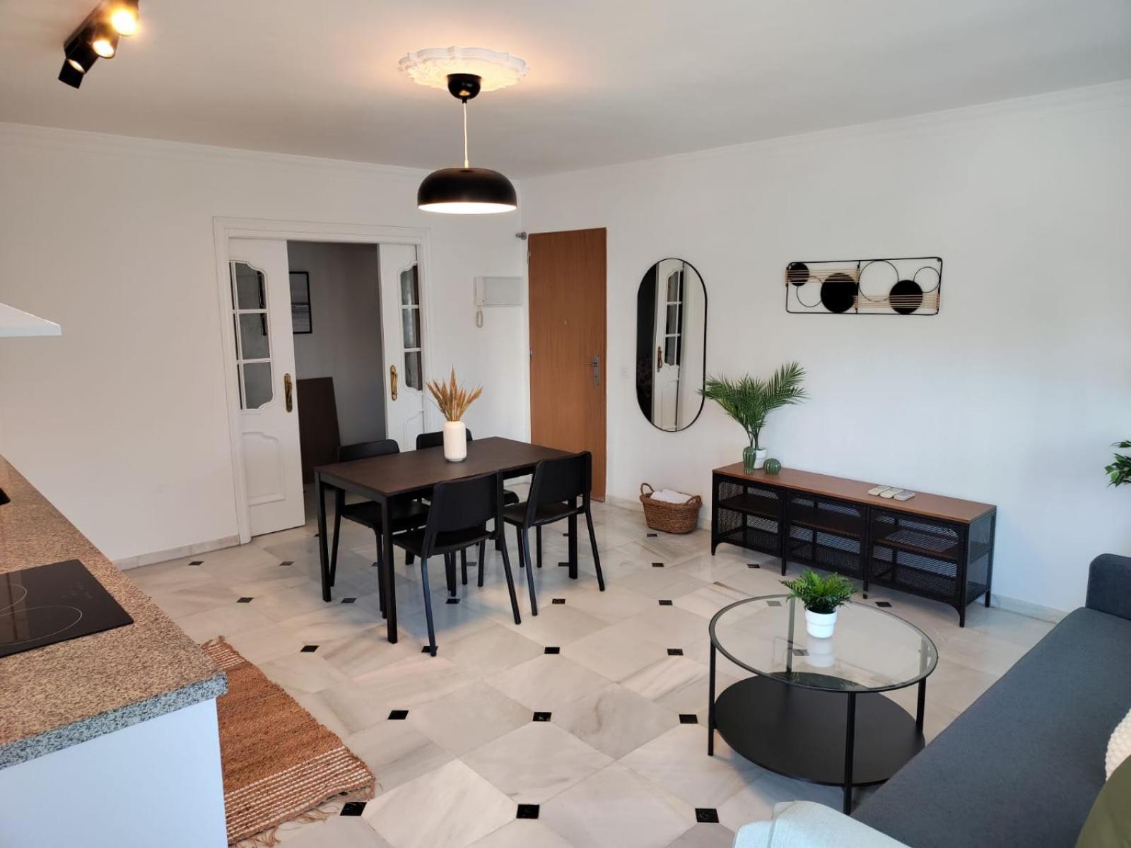 Wintowinrentals Your Home Steps From The Center Малага Экстерьер фото