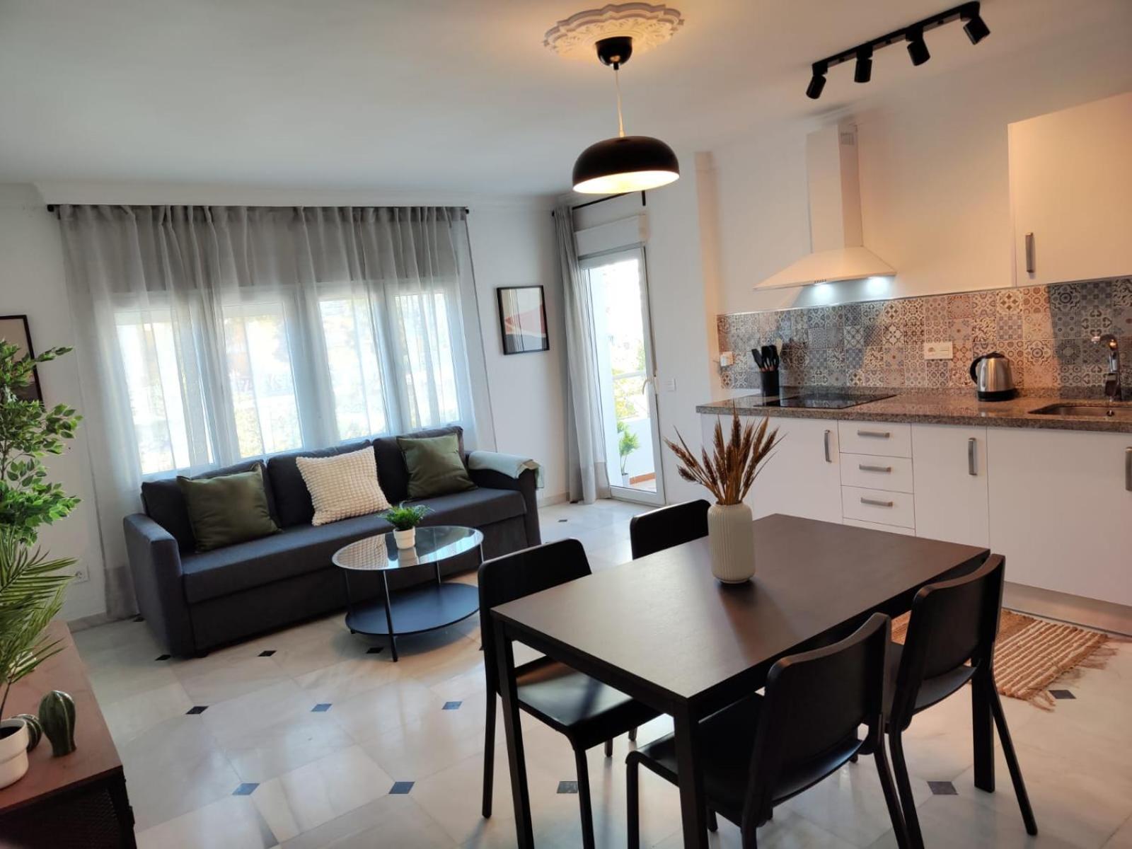 Wintowinrentals Your Home Steps From The Center Малага Экстерьер фото