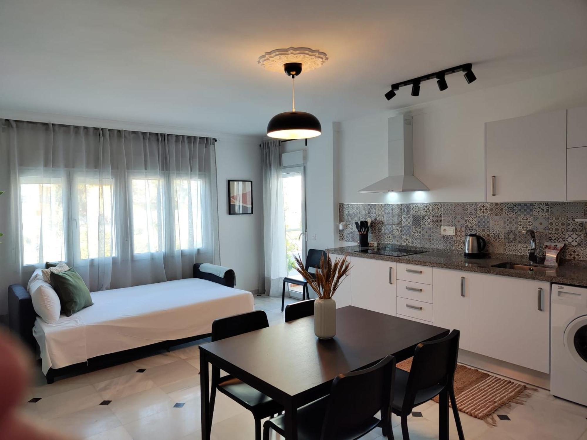 Wintowinrentals Your Home Steps From The Center Малага Экстерьер фото