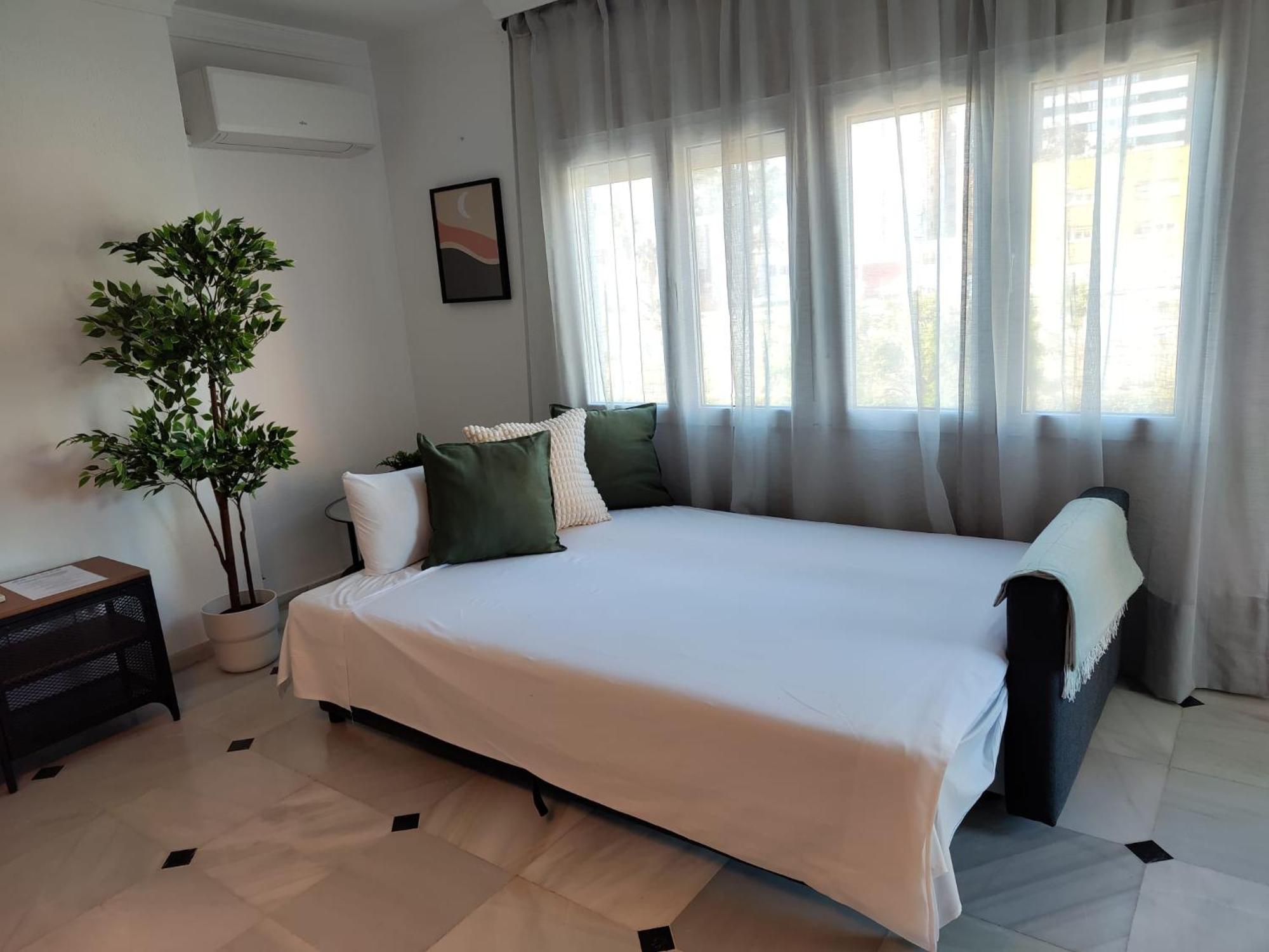 Wintowinrentals Your Home Steps From The Center Малага Экстерьер фото